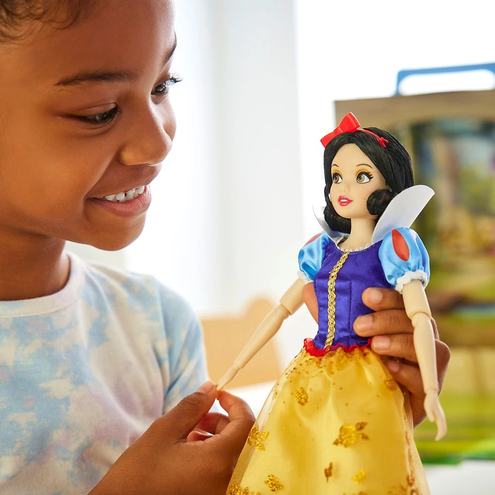 Snow White Disney Story Doll – 11'' 8 Snow White Disney Story Doll – 11'' - Image 6