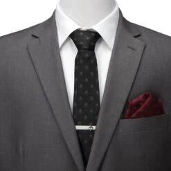 Disney Mythosaur Skull Silk Tie For Adults – Star Wars: The Mandalorian -toy 6730059361836 4