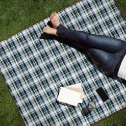 Disney Winnie The Pooh Blanket Tote Outdoor Picnic Blanket -toy 6804058733644 4